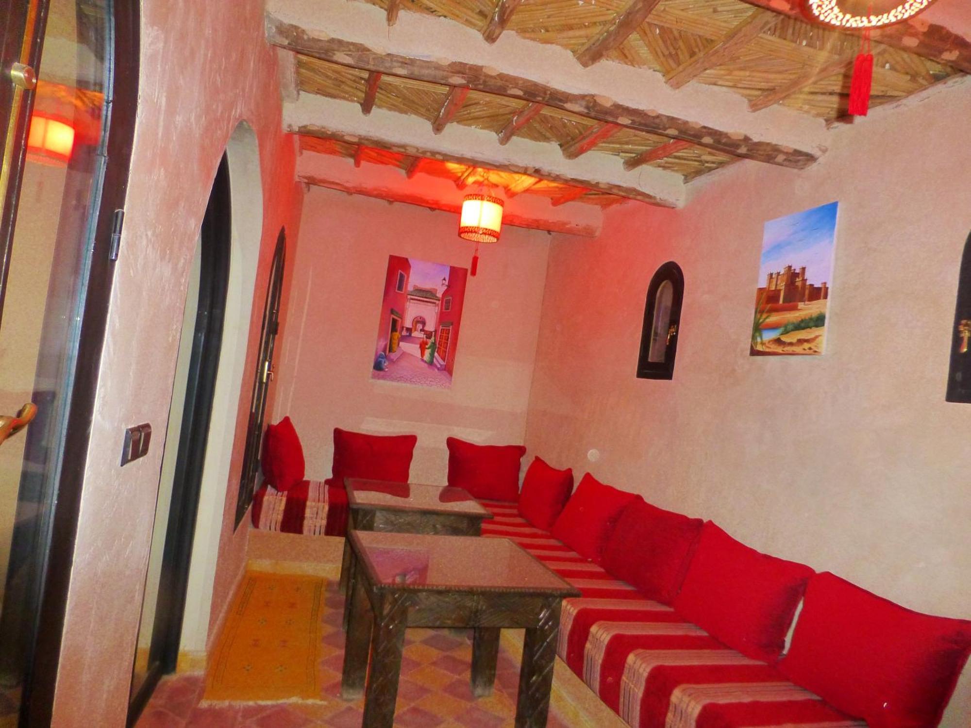 Kasbah La Cigogne Panzió Ajt Benhaddu Kültér fotó