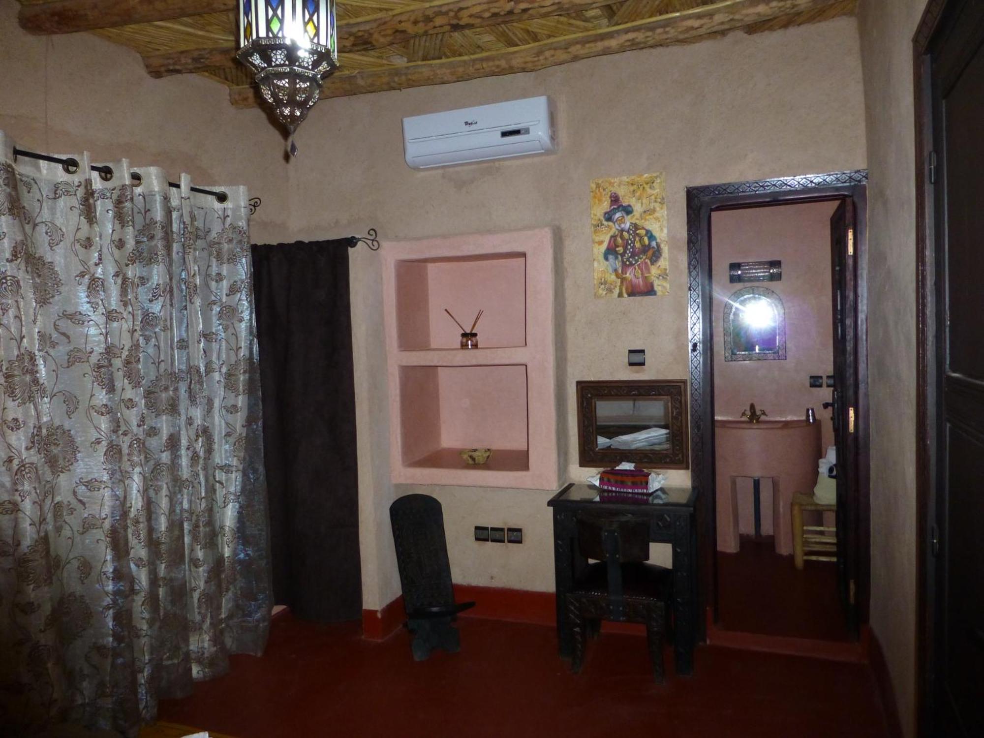 Kasbah La Cigogne Panzió Ajt Benhaddu Kültér fotó