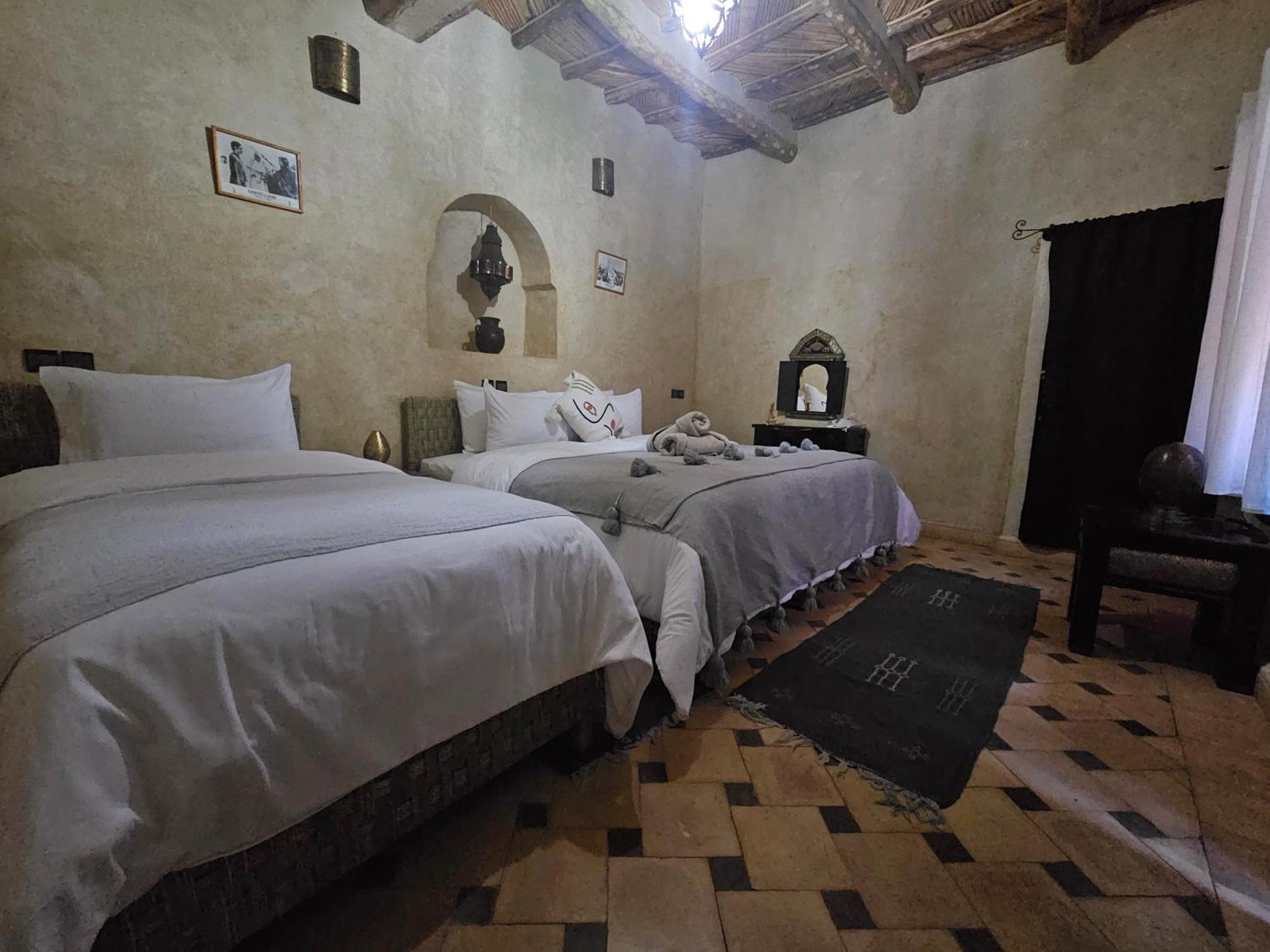 Kasbah La Cigogne Panzió Ajt Benhaddu Kültér fotó