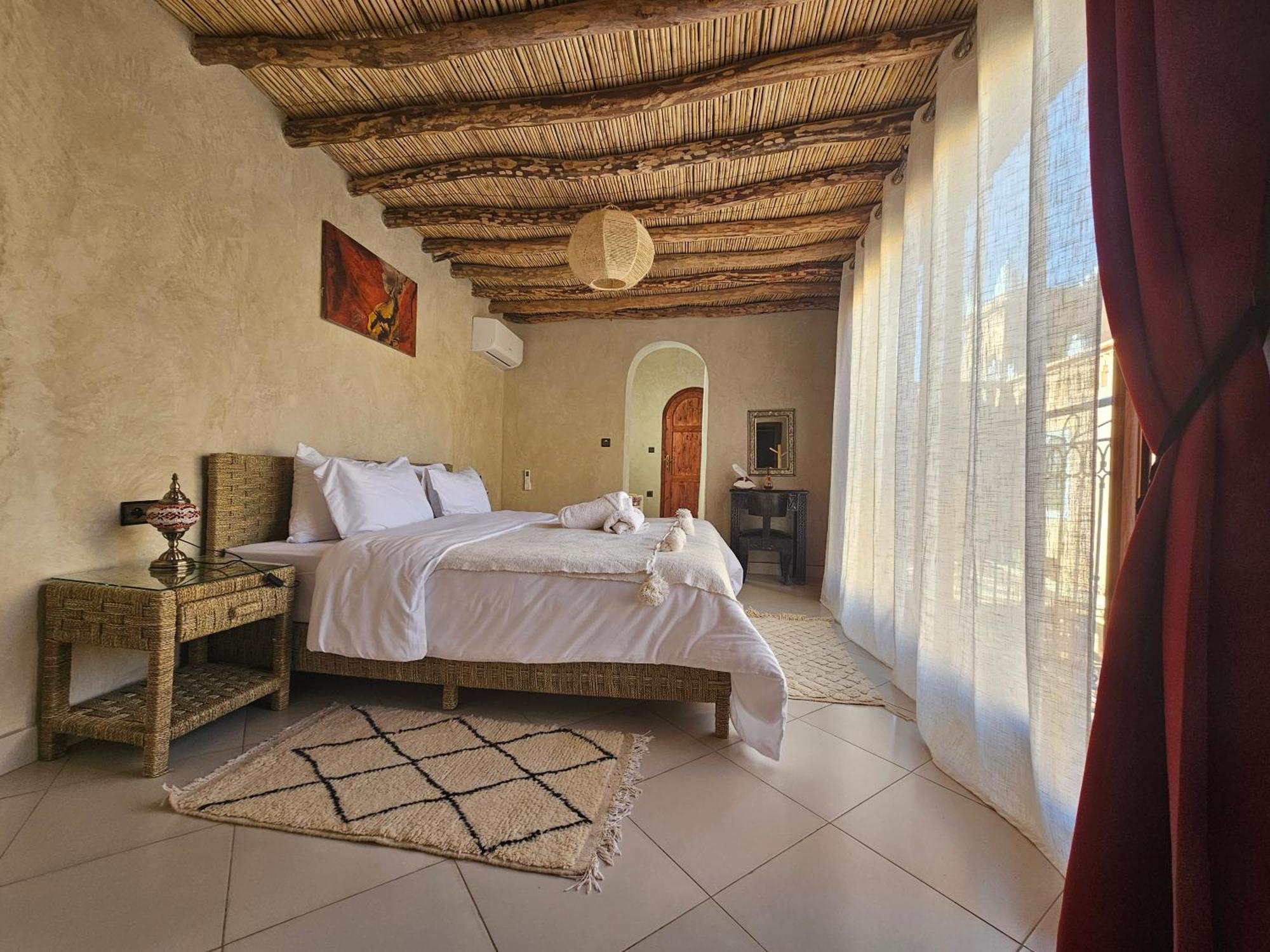 Kasbah La Cigogne Panzió Ajt Benhaddu Kültér fotó