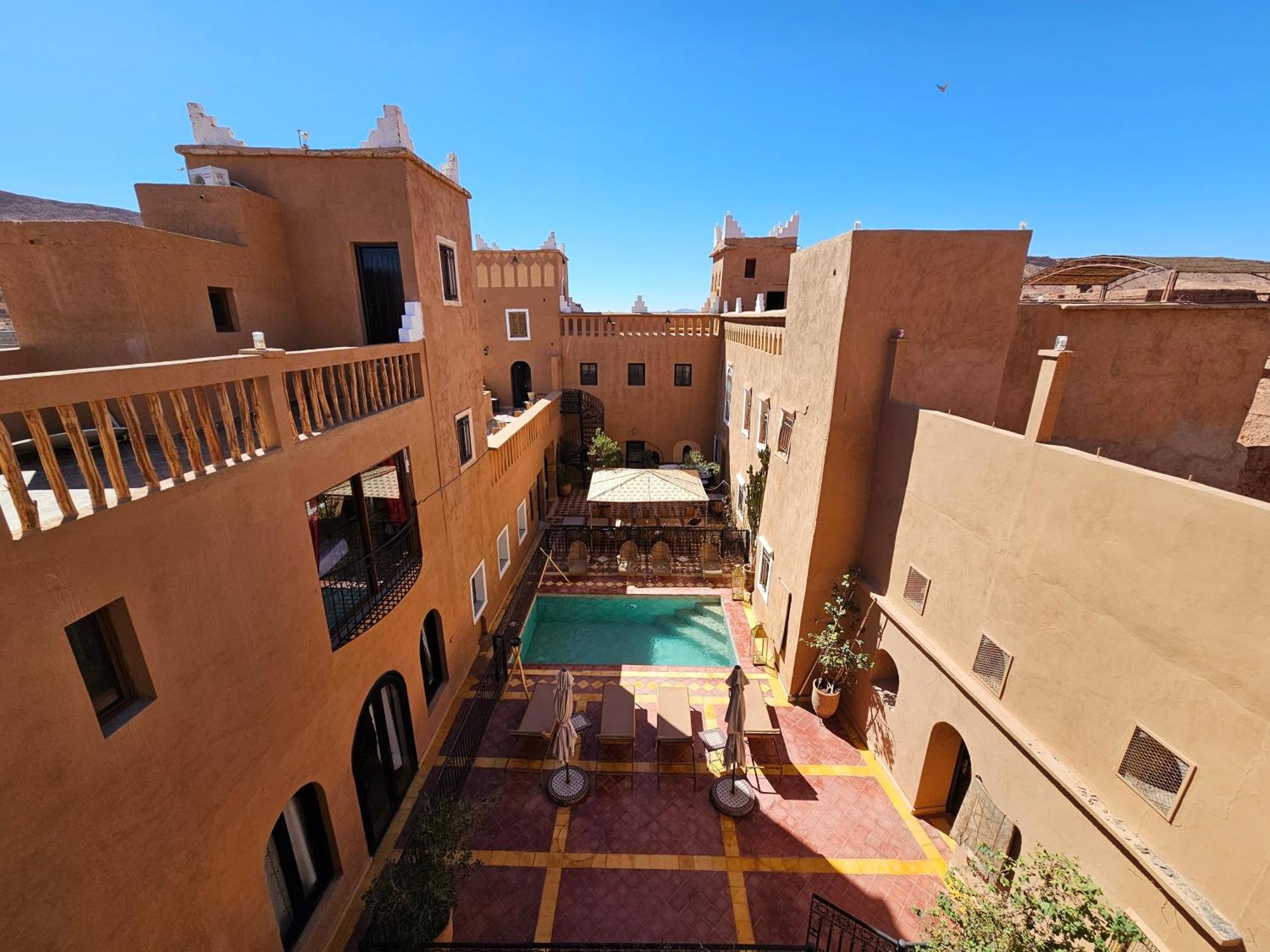 Kasbah La Cigogne Panzió Ajt Benhaddu Kültér fotó