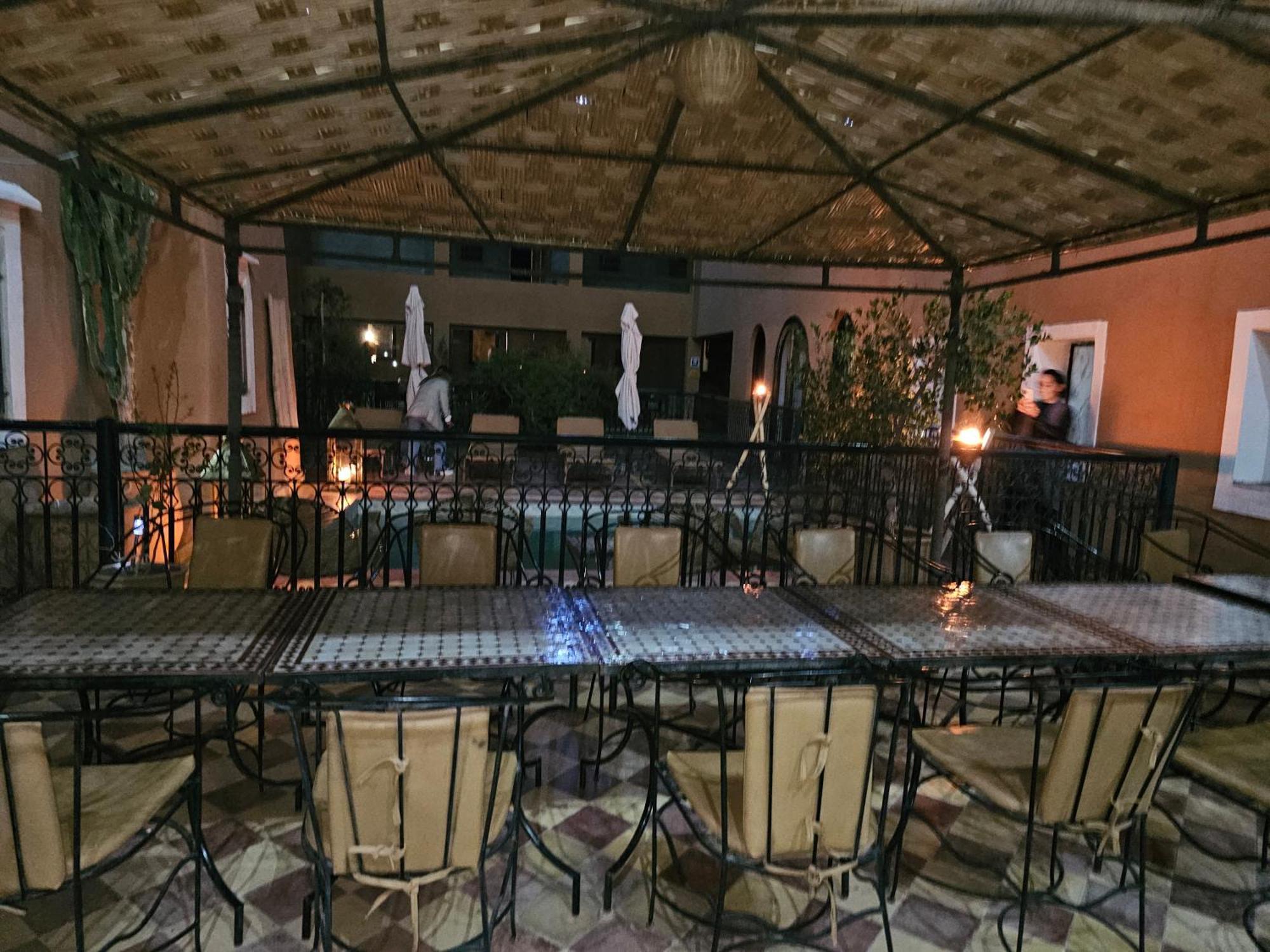 Kasbah La Cigogne Panzió Ajt Benhaddu Kültér fotó