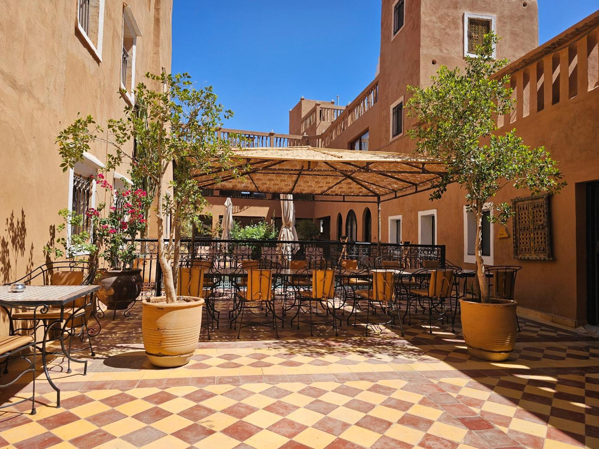 Kasbah La Cigogne Panzió Ajt Benhaddu Kültér fotó