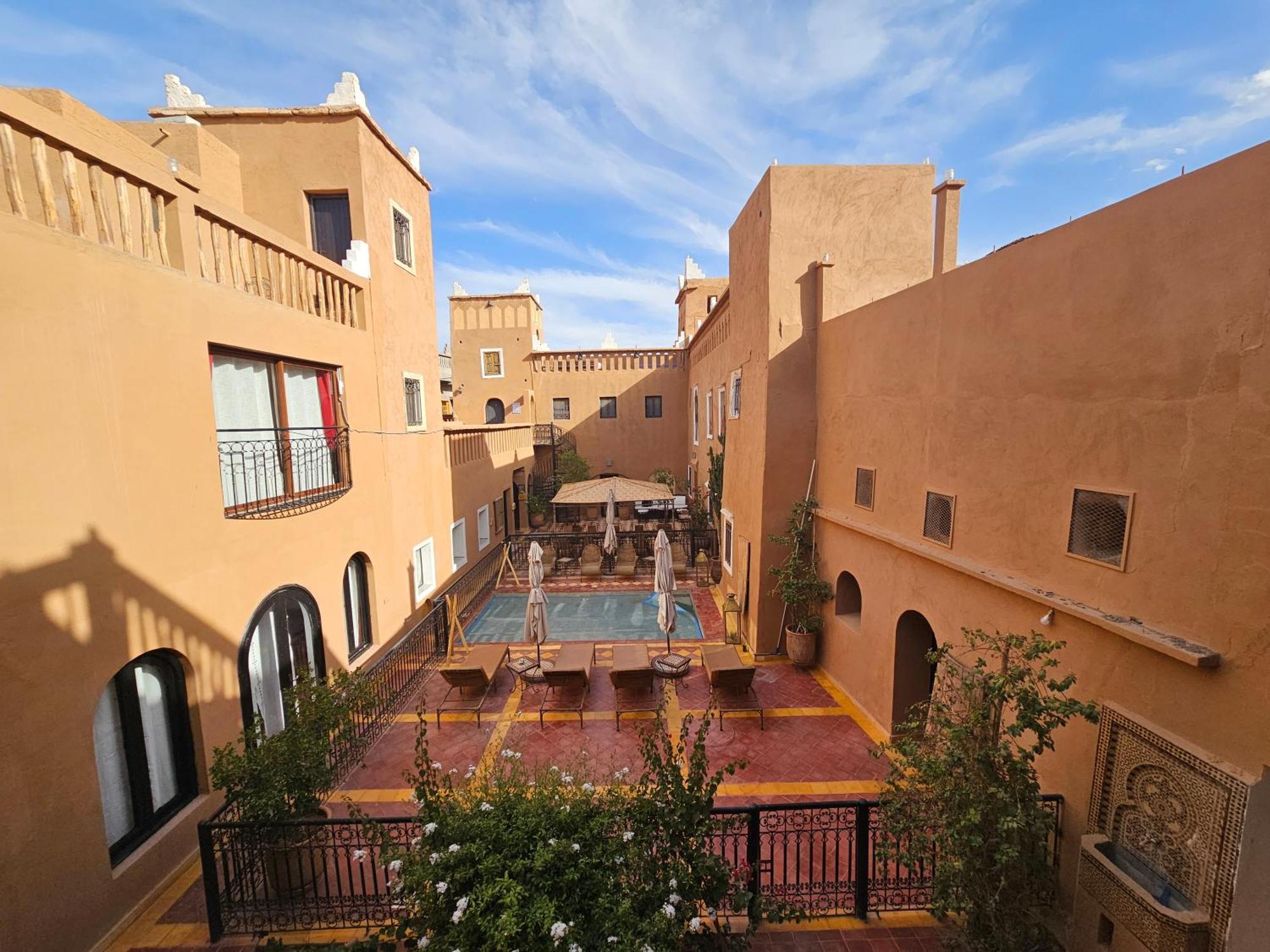Kasbah La Cigogne Panzió Ajt Benhaddu Kültér fotó