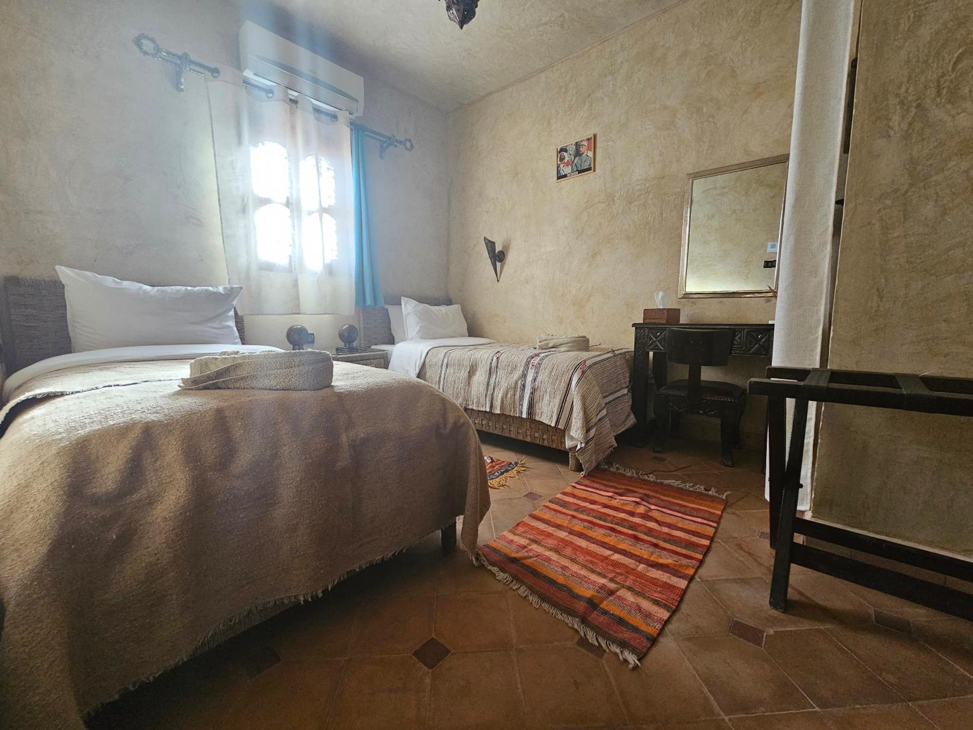 Kasbah La Cigogne Panzió Ajt Benhaddu Kültér fotó