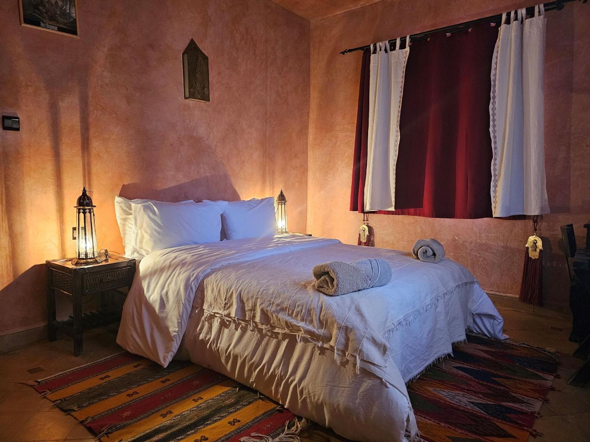 Kasbah La Cigogne Panzió Ajt Benhaddu Kültér fotó