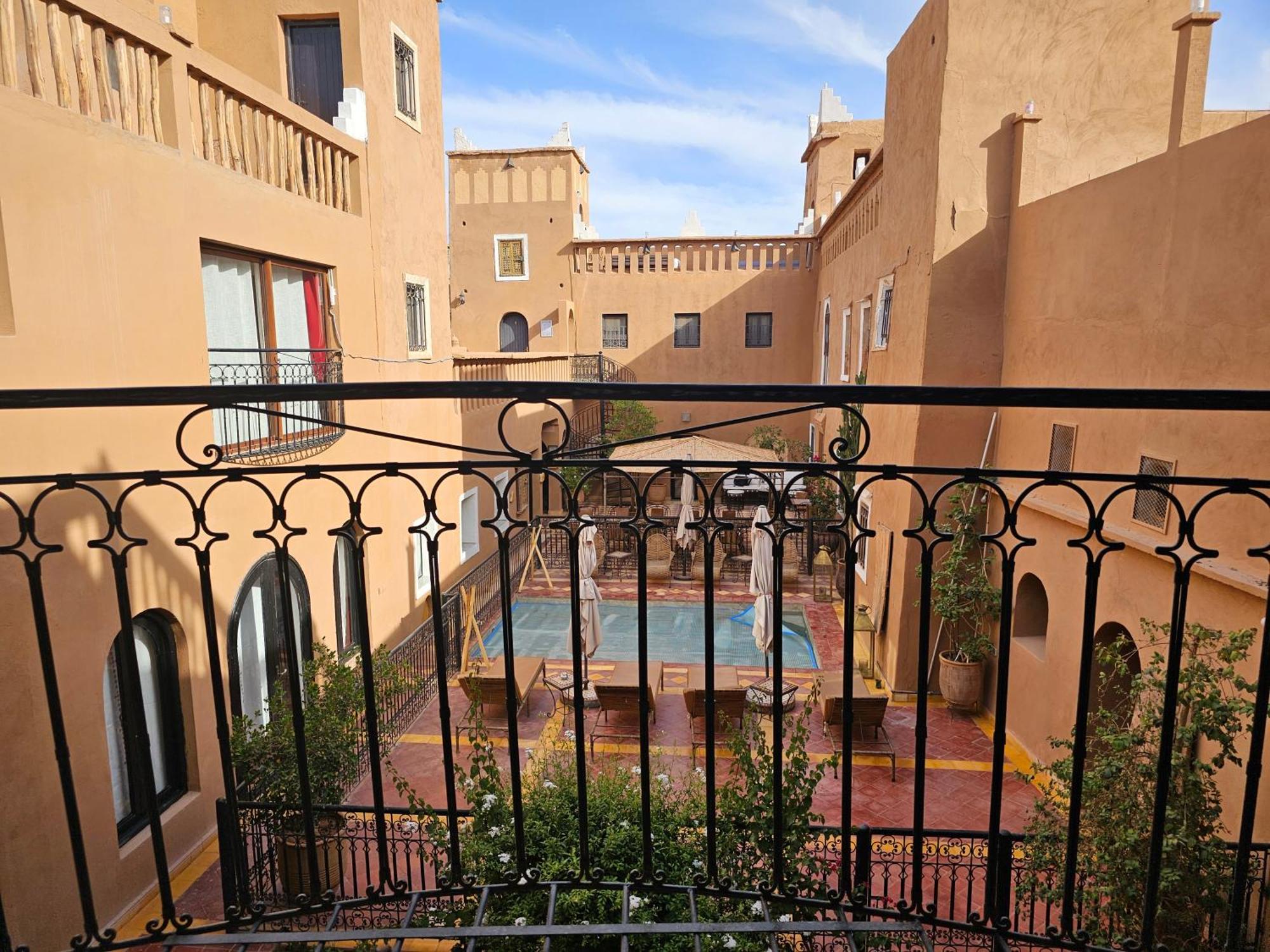 Kasbah La Cigogne Panzió Ajt Benhaddu Kültér fotó