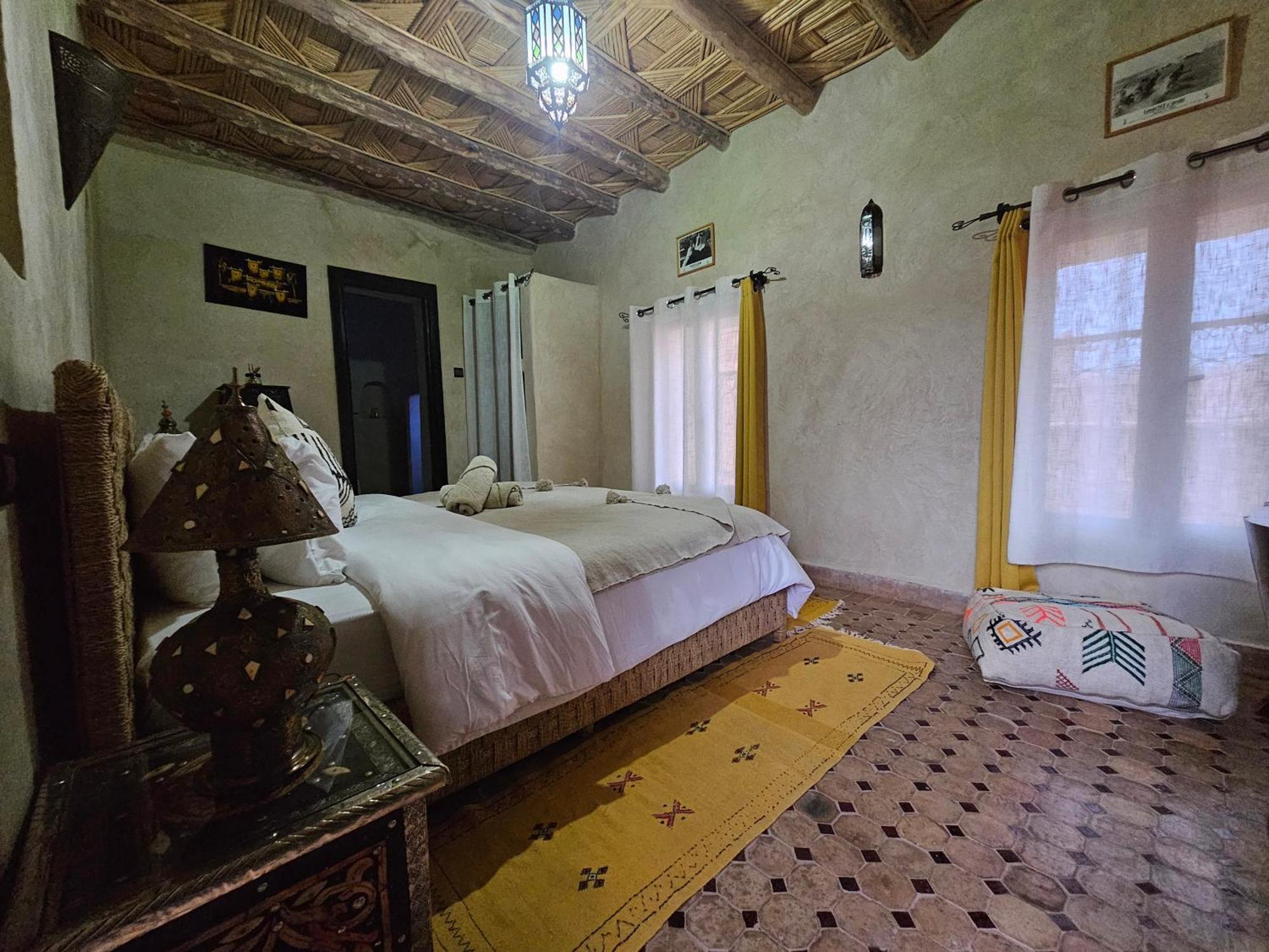 Kasbah La Cigogne Panzió Ajt Benhaddu Kültér fotó