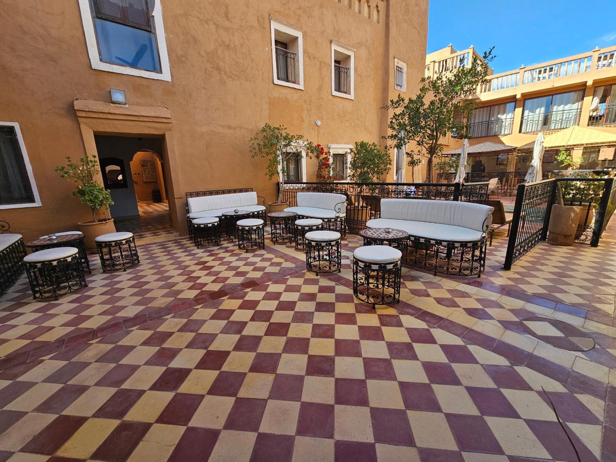 Kasbah La Cigogne Panzió Ajt Benhaddu Kültér fotó