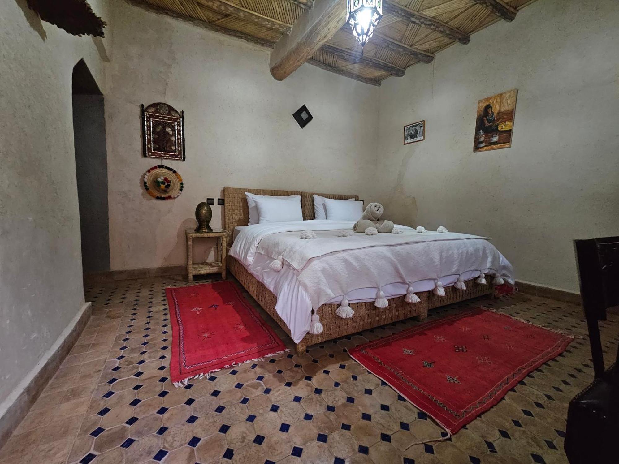 Kasbah La Cigogne Panzió Ajt Benhaddu Kültér fotó